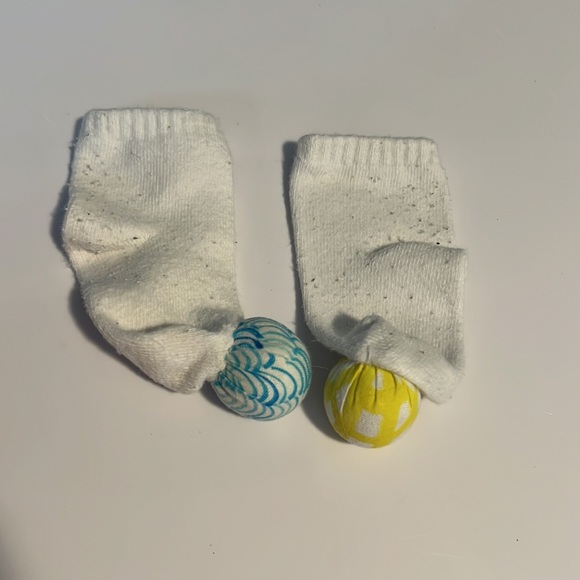 🚫FINAL SALE!! Lovevery Play Socks - Picture 2 of 3